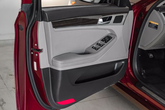 2015 Hyundai Genesis 3.8L Image 36 of 53