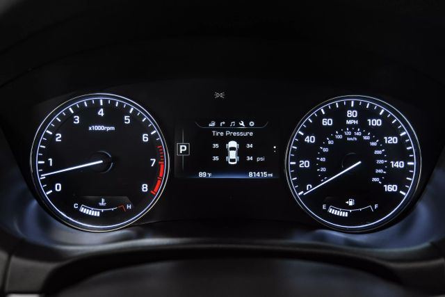 2015 Hyundai Genesis 3.8L Image 17 of 53