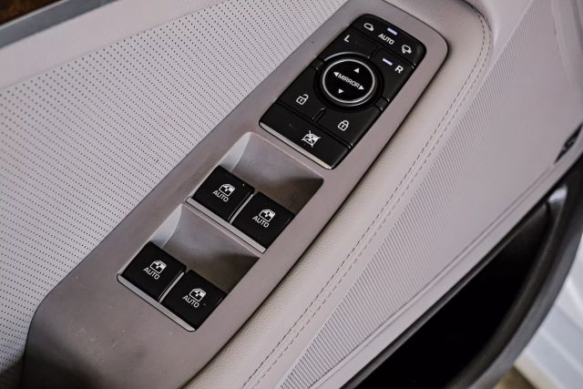 2015 Hyundai Genesis 5.0L Image 41 of 65