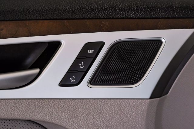 2015 Hyundai Genesis 5.0L Image 40 of 65