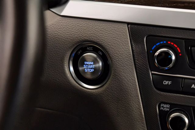 2015 Hyundai Genesis 5.0L Image 19 of 65