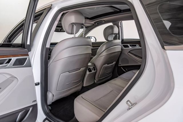 2015 Hyundai Genesis 5.0L Image 35 of 65