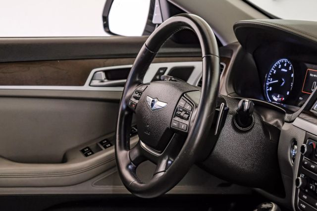 2015 Hyundai Genesis 5.0L Image 14 of 65