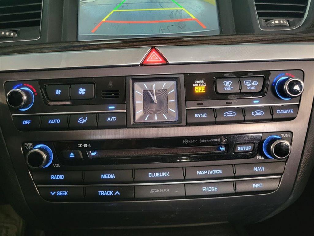 2015 Hyundai Genesis 3.8L Image 26 of 38