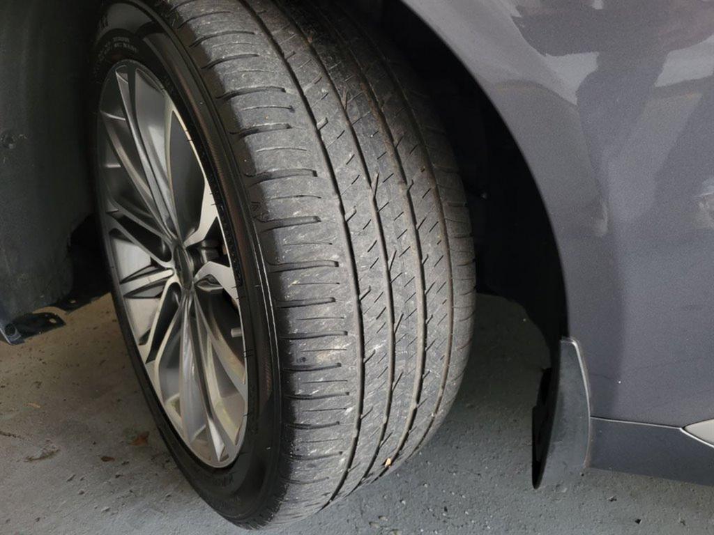 2015 Hyundai Genesis 3.8L Image 25 of 38