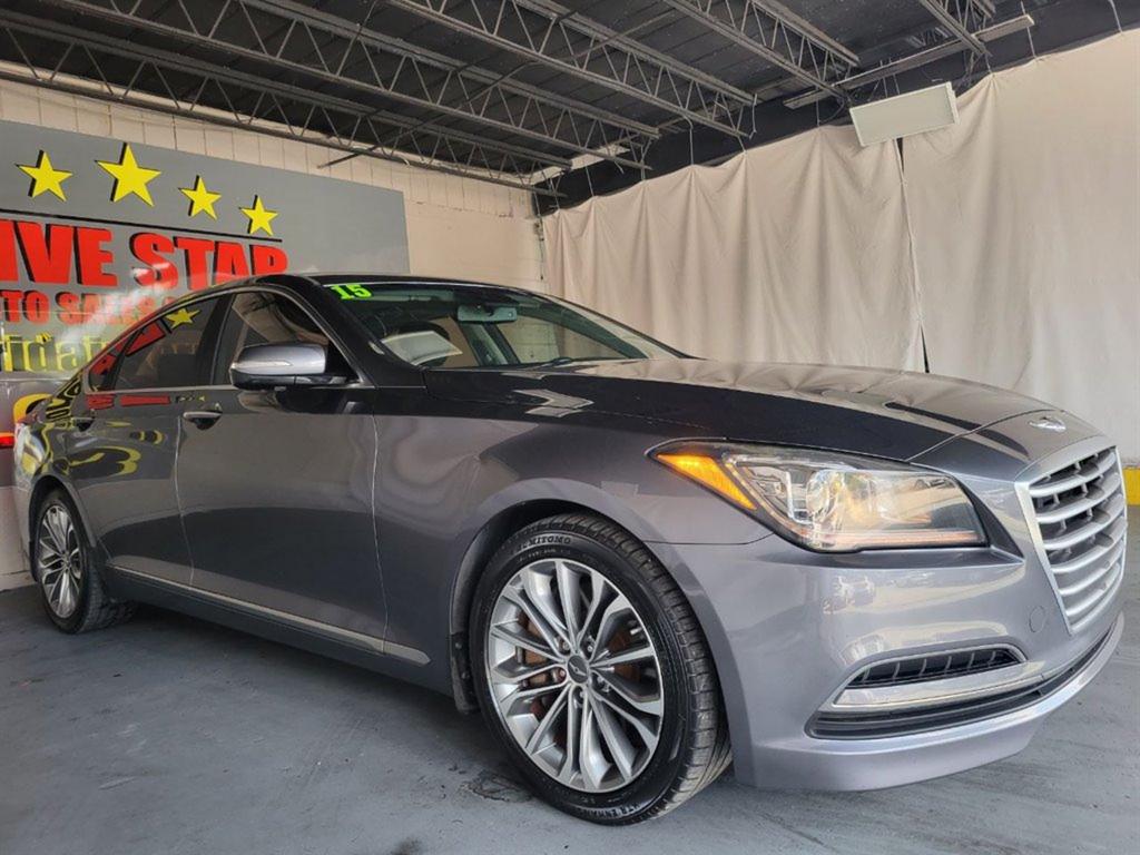 2015 Hyundai Genesis 3.8L Image 4 of 38