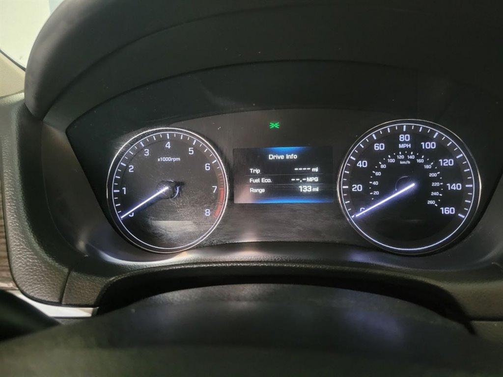 2015 Hyundai Genesis 3.8L Image 9 of 38