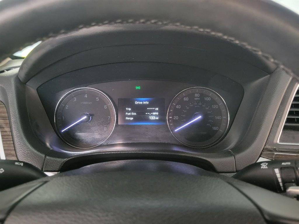 2015 Hyundai Genesis 3.8L Image 23 of 38