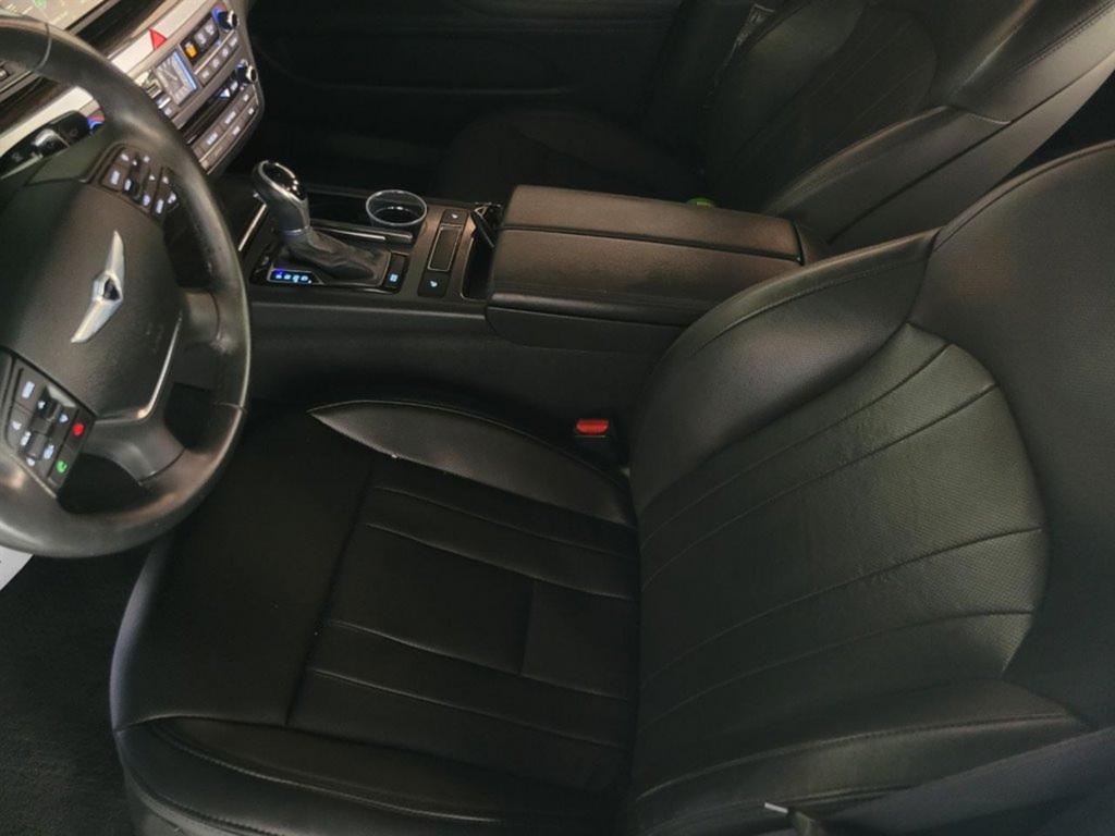 2015 Hyundai Genesis 3.8L Image 14 of 38