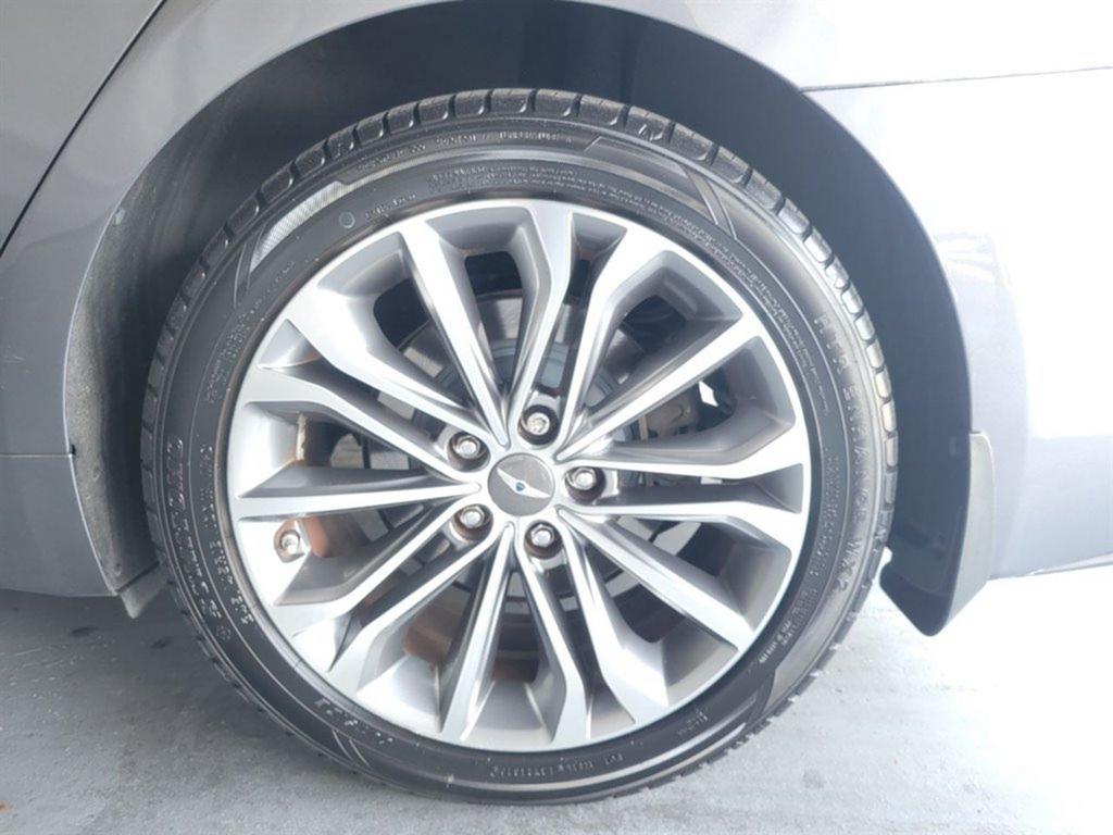 2015 Hyundai Genesis 3.8L Image 28 of 38