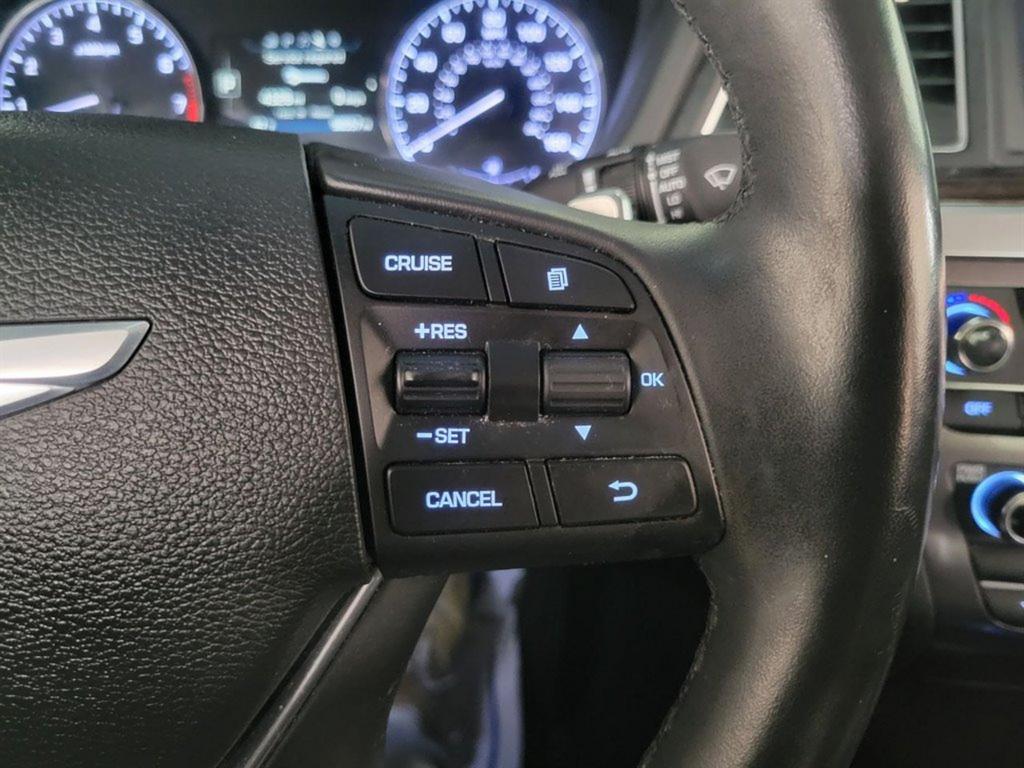 2015 Hyundai Genesis 3.8L Image 18 of 38