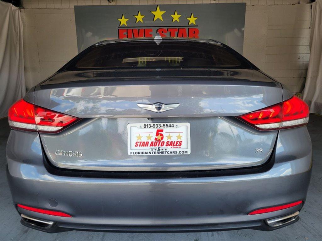 2015 Hyundai Genesis 3.8L Image 13 of 38