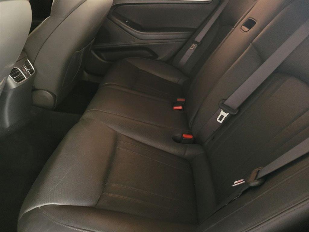 2015 Hyundai Genesis 3.8L Image 17 of 38