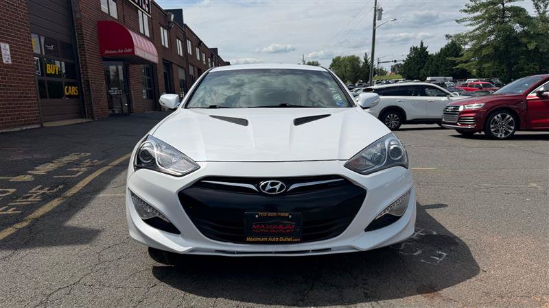 2015 Hyundai Genesis 3.8 Base Image 3 of 22