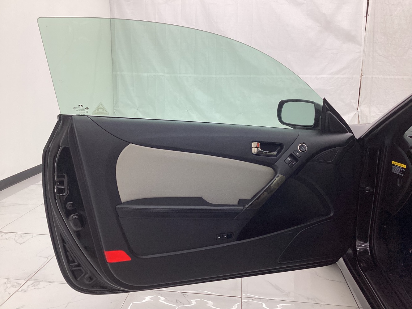 2015 Hyundai Genesis 3.8 Base Image 16 of 43