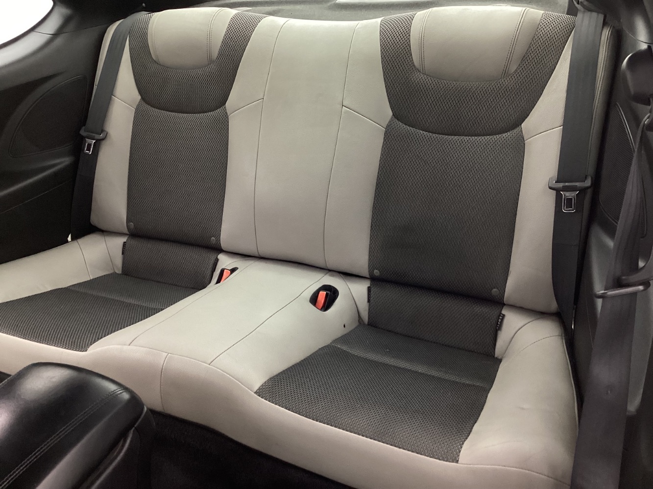 2015 Hyundai Genesis 3.8 Base Image 18 of 43