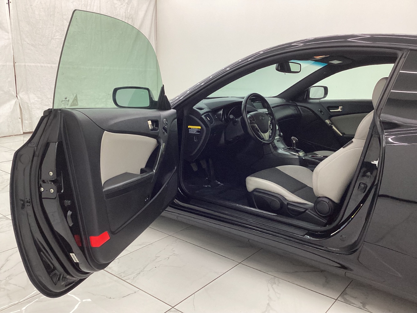 2015 Hyundai Genesis 3.8 Base Image 14 of 43