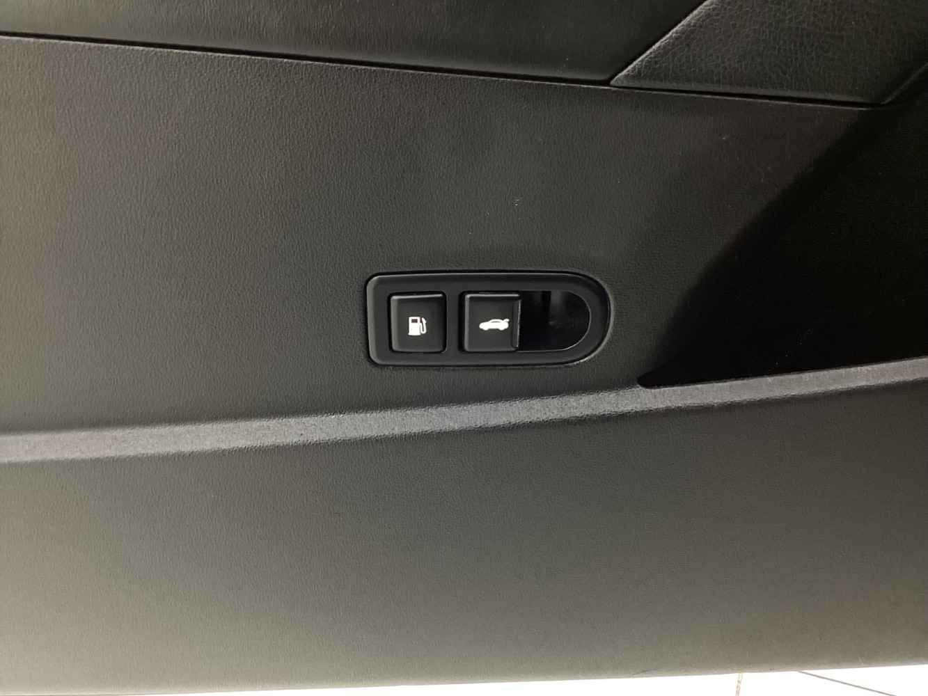 2015 Hyundai Genesis 3.8 Base Image 32 of 43