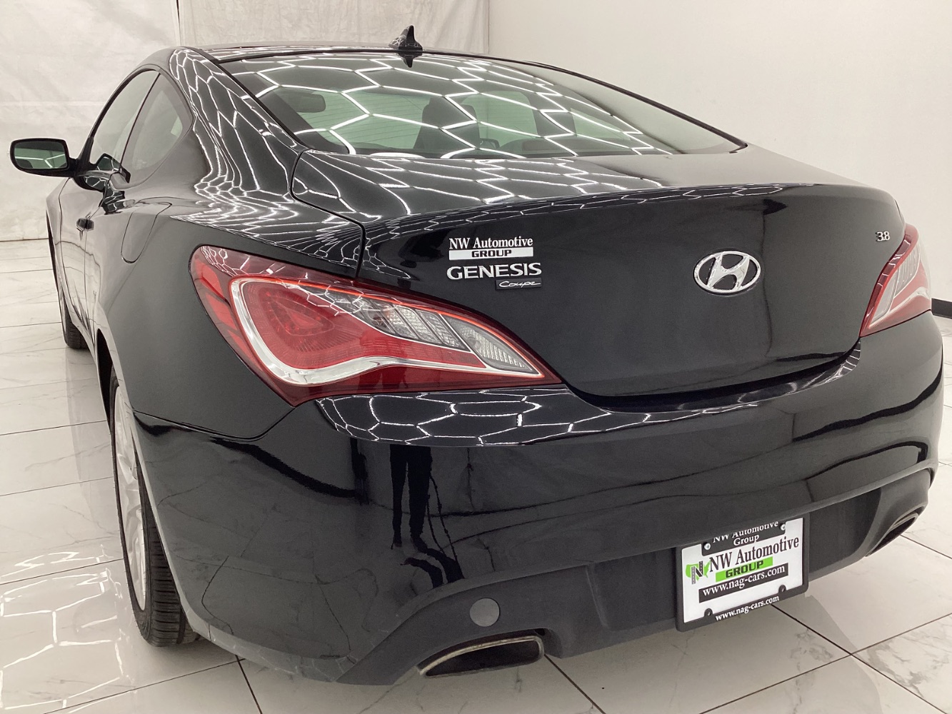 2015 Hyundai Genesis 3.8 Base Image 9 of 43