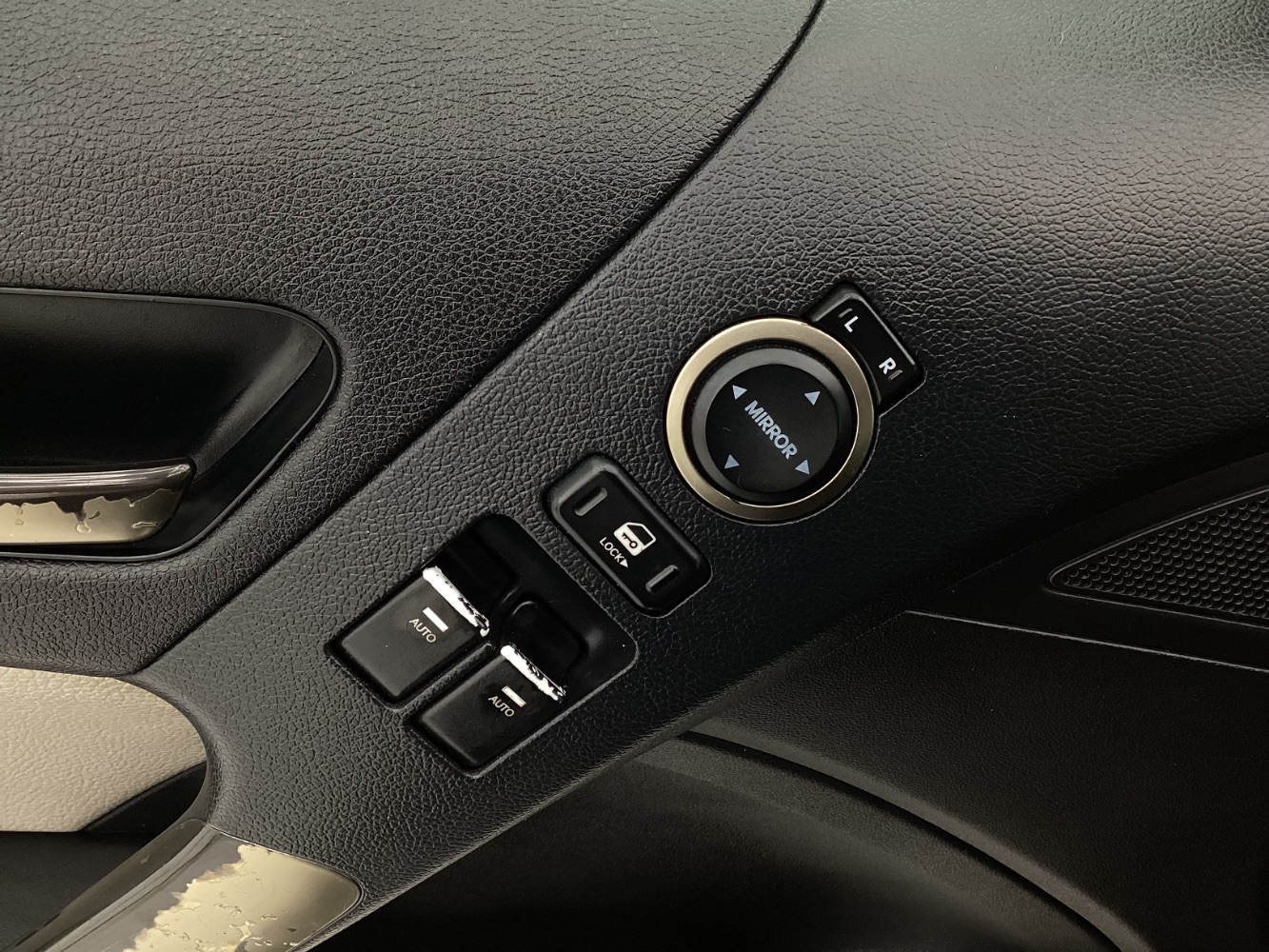 2015 Hyundai Genesis 3.8 Base Image 31 of 43