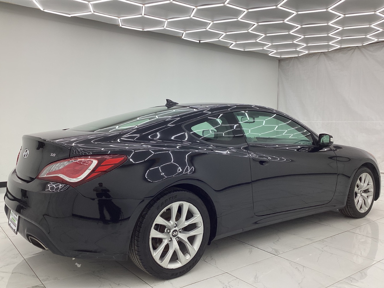 2015 Hyundai Genesis 3.8 Base Image 6 of 43