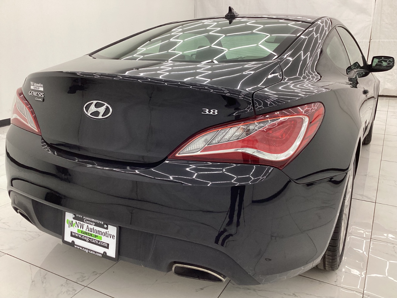 2015 Hyundai Genesis 3.8 Base Image 7 of 43