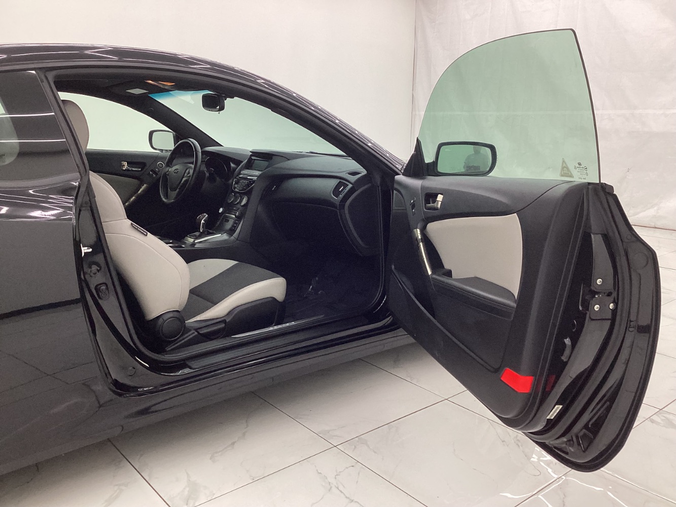 2015 Hyundai Genesis 3.8 Base Image 15 of 43