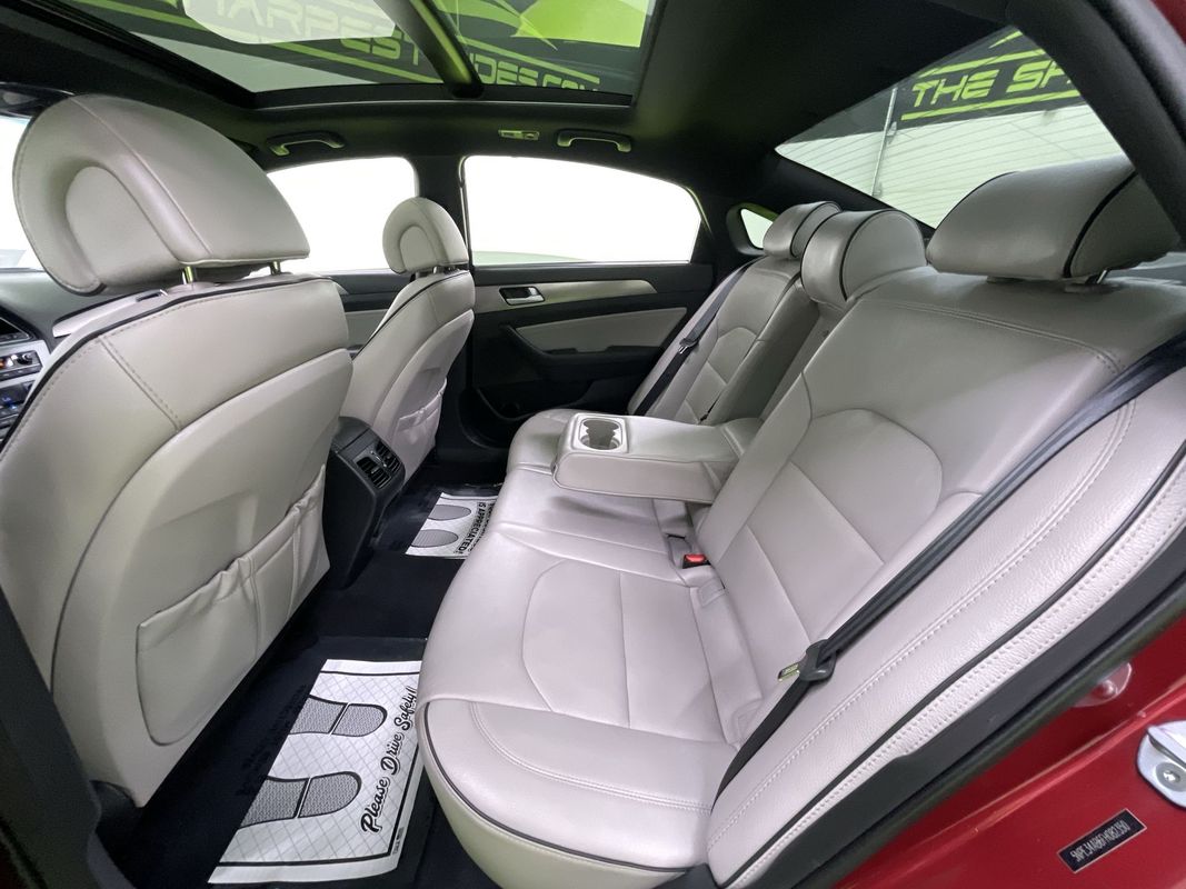 Vehicle image 14 of 31