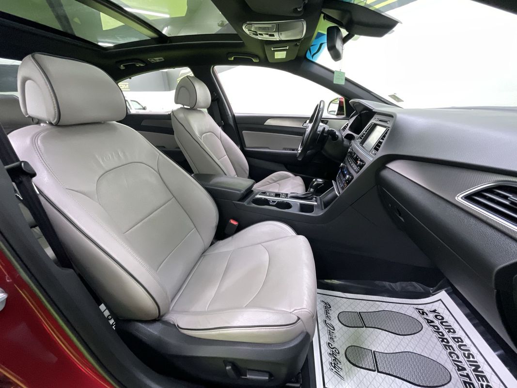 Vehicle image 15 of 31