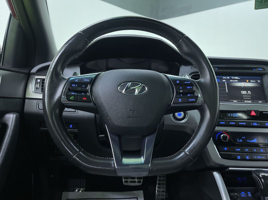 Vehicle image 18 of 31