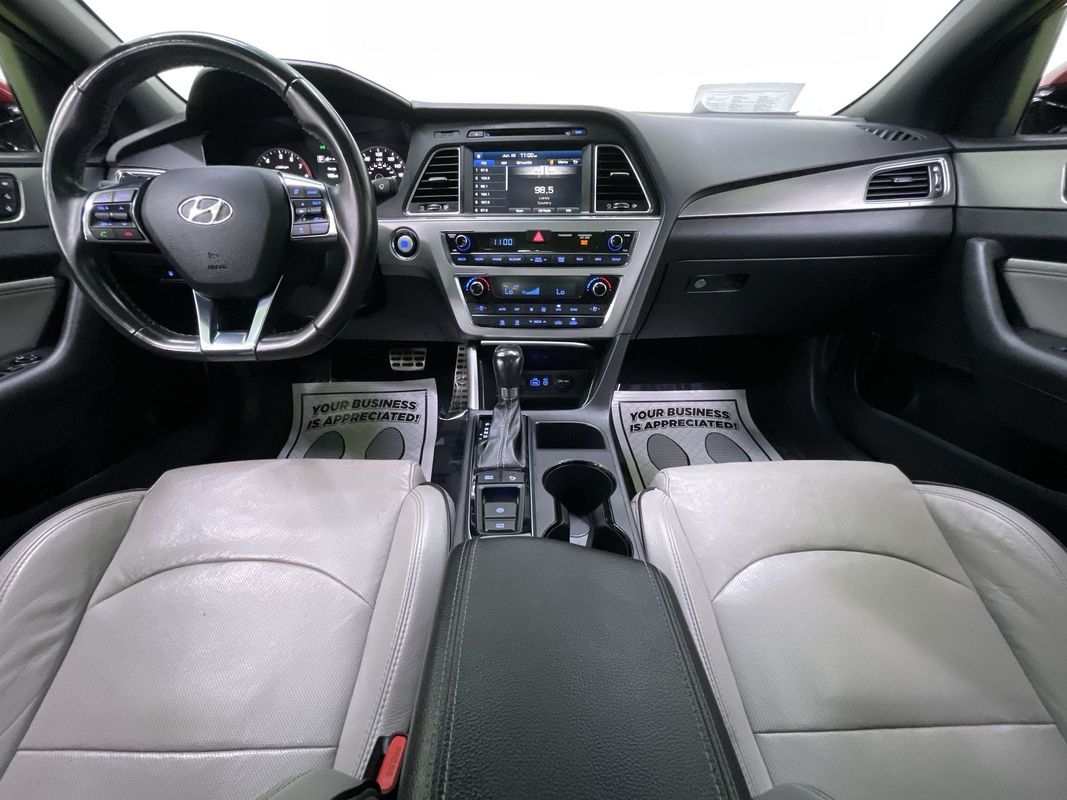 Vehicle image 17 of 31