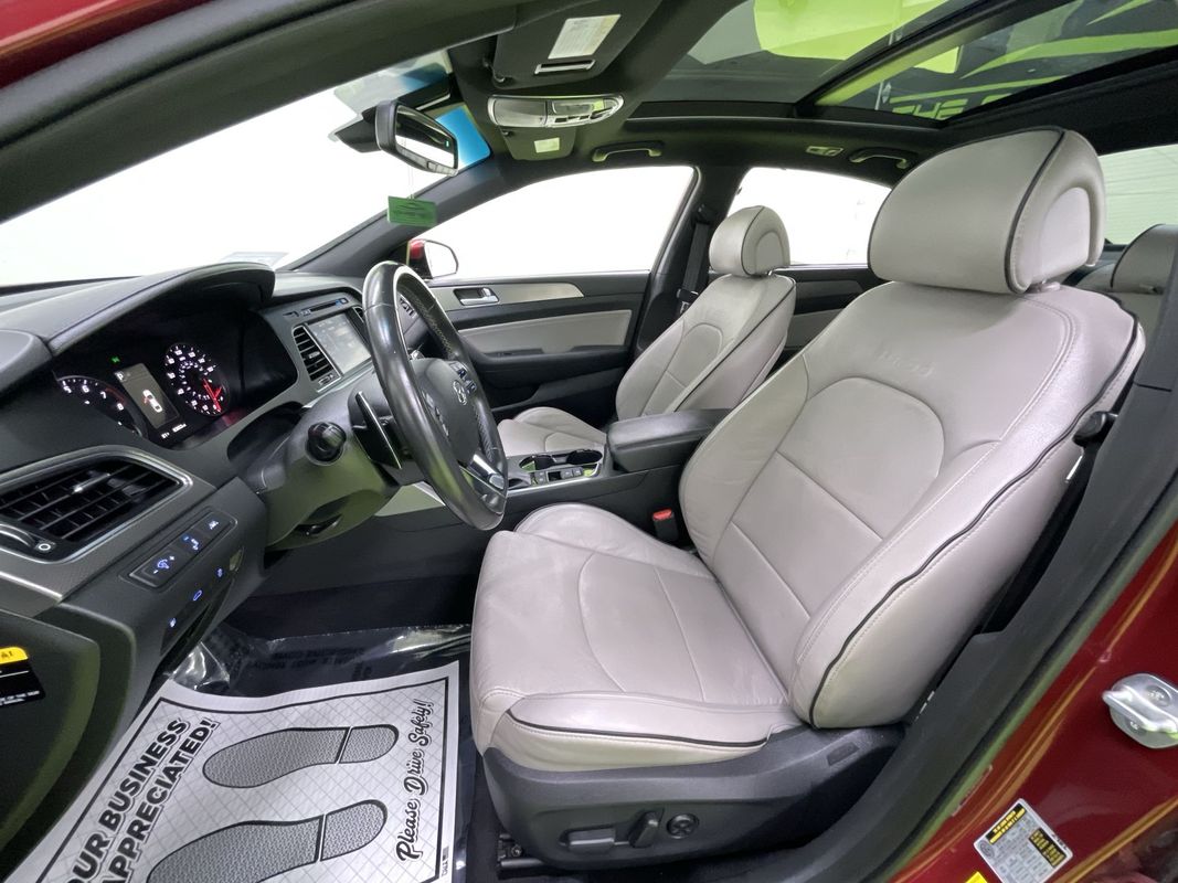 Vehicle image 16 of 31