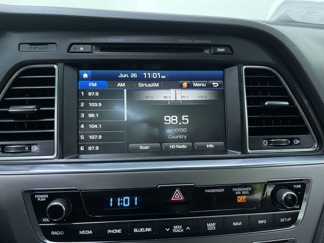 Vehicle image 21 of 31
