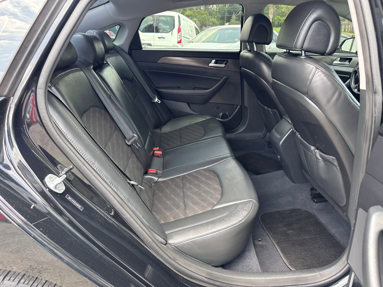 Vehicle image 17 of 21