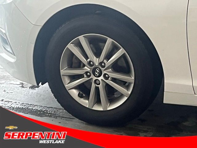 2015 Hyundai Sonata 2.4L SE Image 11 of 35