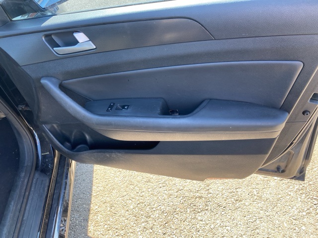 Vehicle image 27 of 31