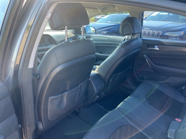 Vehicle image 16 of 31
