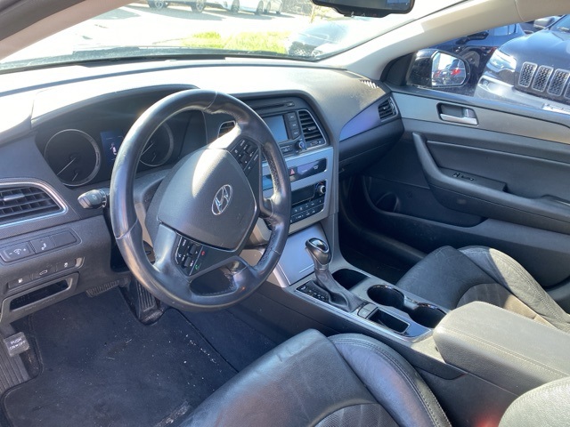 Vehicle image 8 of 31