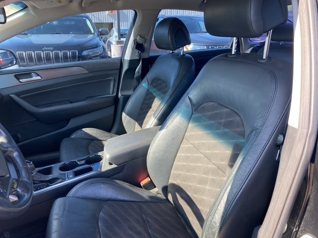 Vehicle image 10 of 31