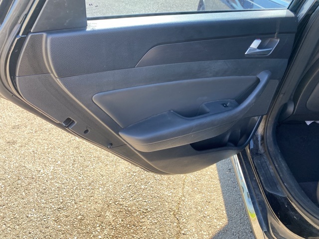 Vehicle image 19 of 31