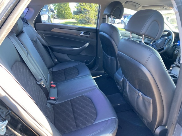 Vehicle image 21 of 31