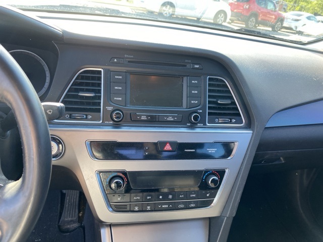 Vehicle image 13 of 31