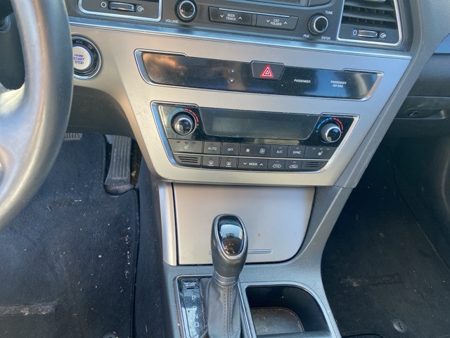 Vehicle image 14 of 31