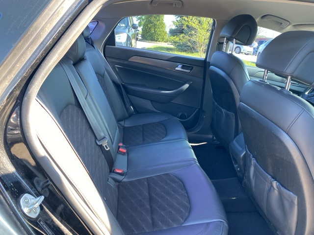 Vehicle image 22 of 31