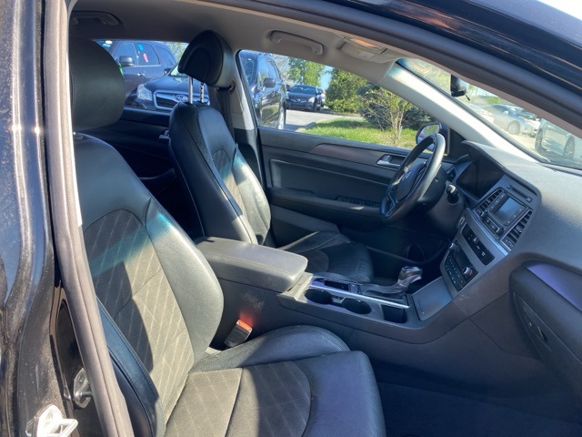 Vehicle image 26 of 31