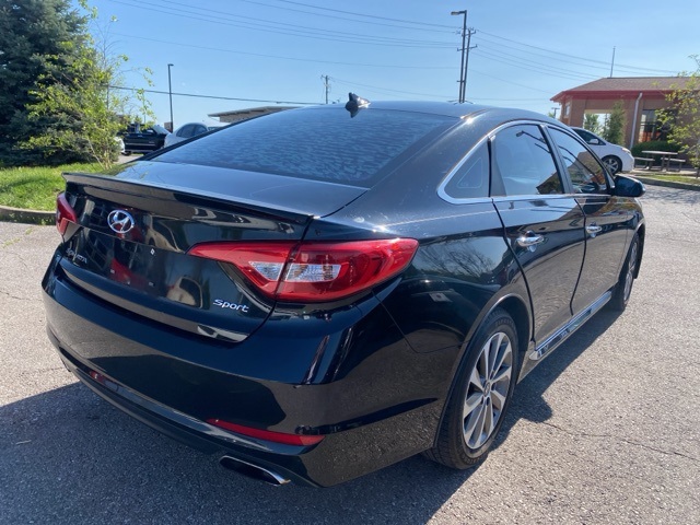 Vehicle image 4 of 31