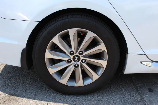 Vehicle image 10 of 22
