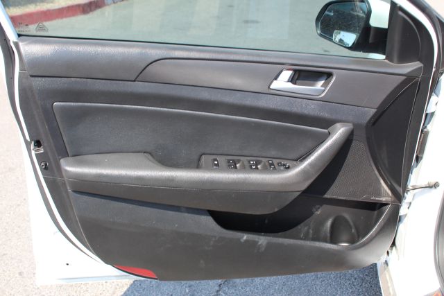 Vehicle image 19 of 22