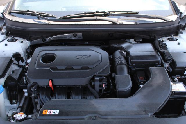 Vehicle image 8 of 22