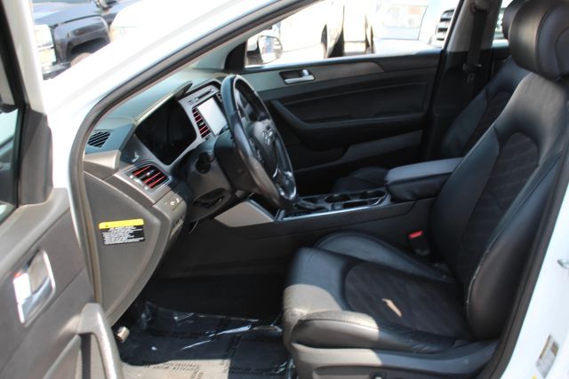 Vehicle image 14 of 22